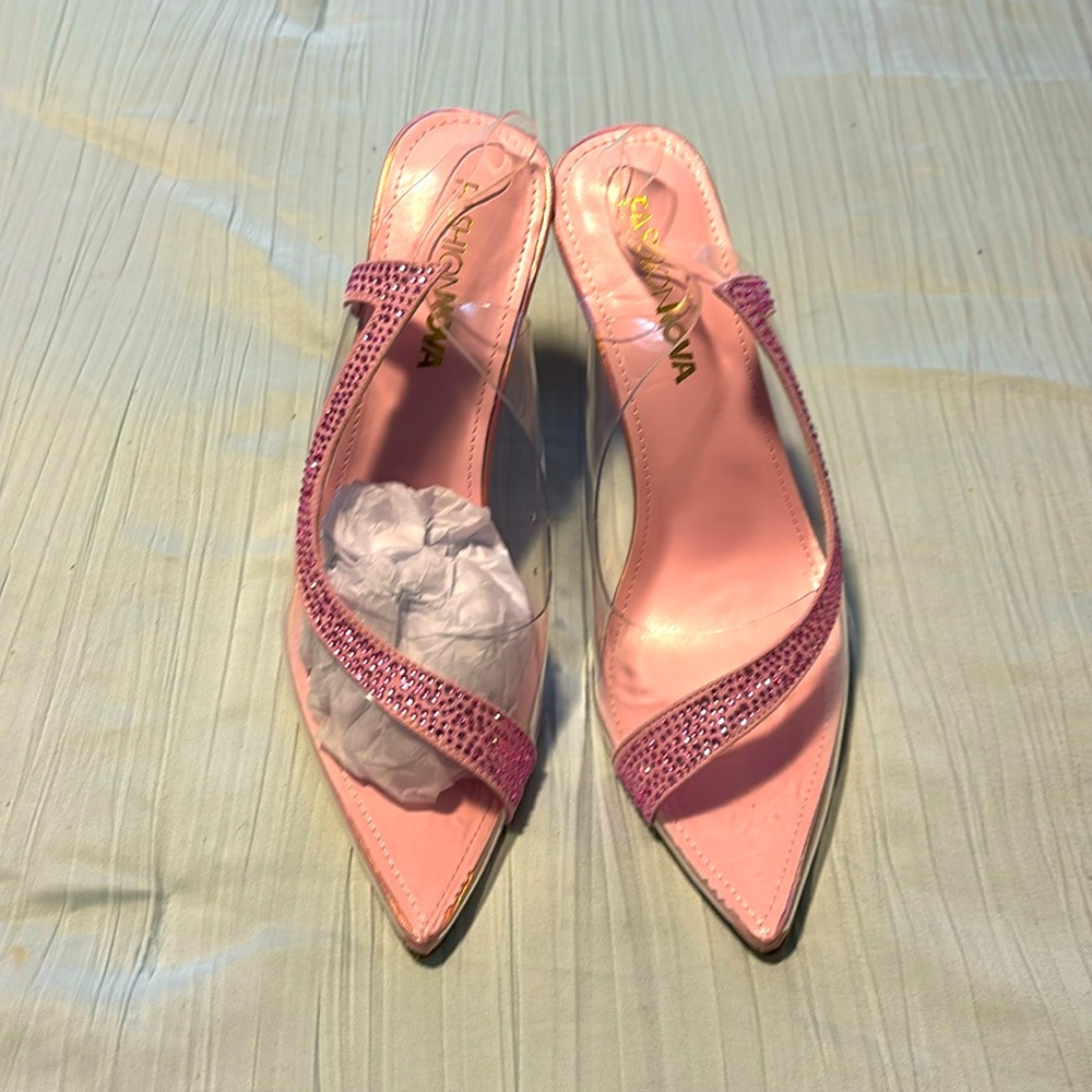 Beautiful pink satin pink rhinestones shoe, size 8,beautiful shoe.